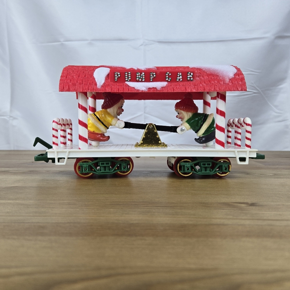 Vintage 1986 New Bright Santa’s Christmas Express Train Elf Pump Car Vtg